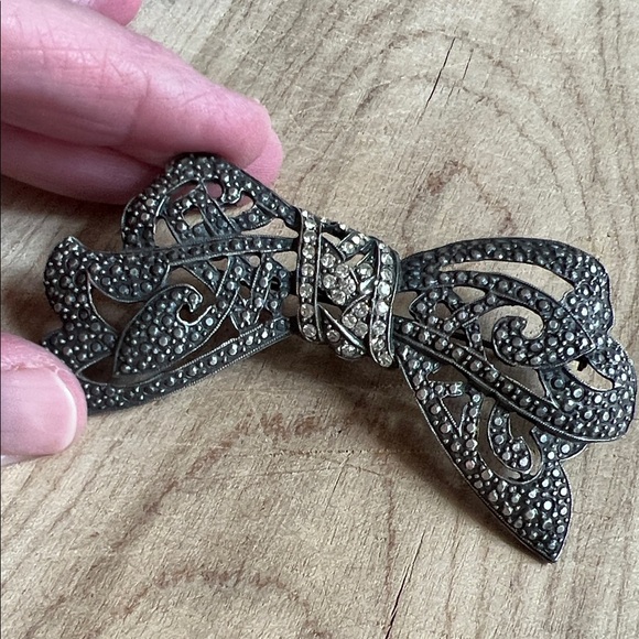 Stunning Vtg Bow Brooch - Picture 1 of 2